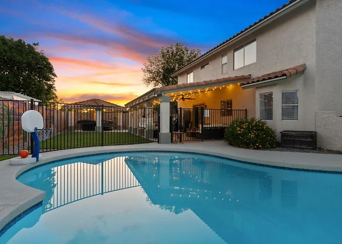 Holiday home 6br Oasis Pool Mini Golf Fall Escape